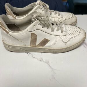 Veja Women's Cream and Gold Sneakers